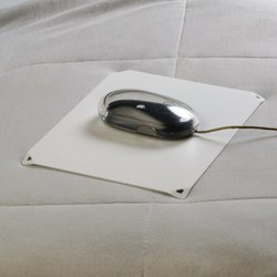 Mouse Pad Bed - Rígido para Cama ou sofá em Alumínio - Branco