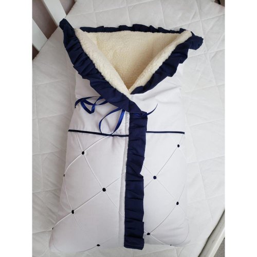 Porta Bebê Percal Branco e Azul Marinho com Pelúcia Carapinha Tipo Pele de Carneiro